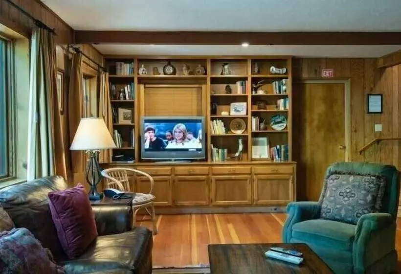 Scenic Wonders Bassett Cabin 5 Bedrooms