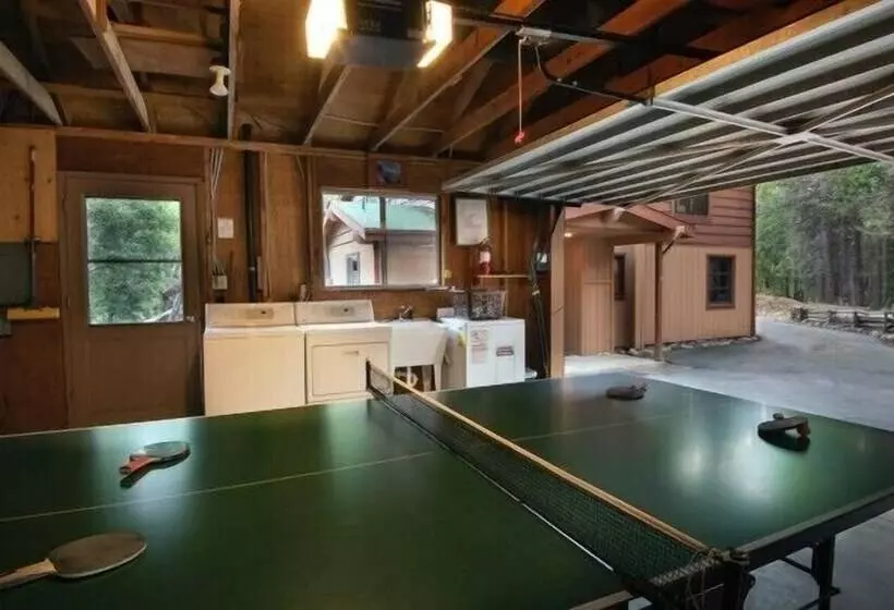 Scenic Wonders Bassett Cabin 5 Bedrooms