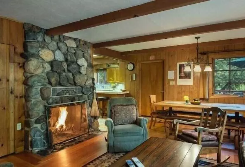 Scenic Wonders Bassett Cabin 5 Bedrooms