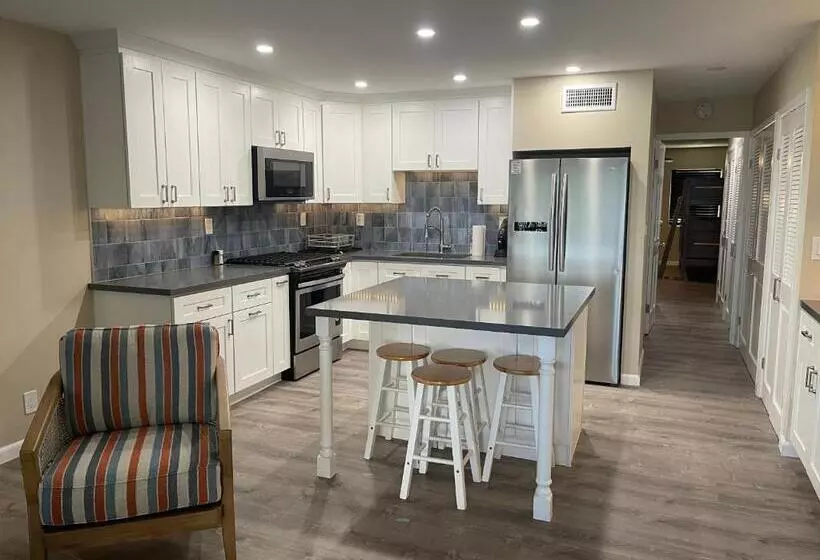 Crystal Cove Villas