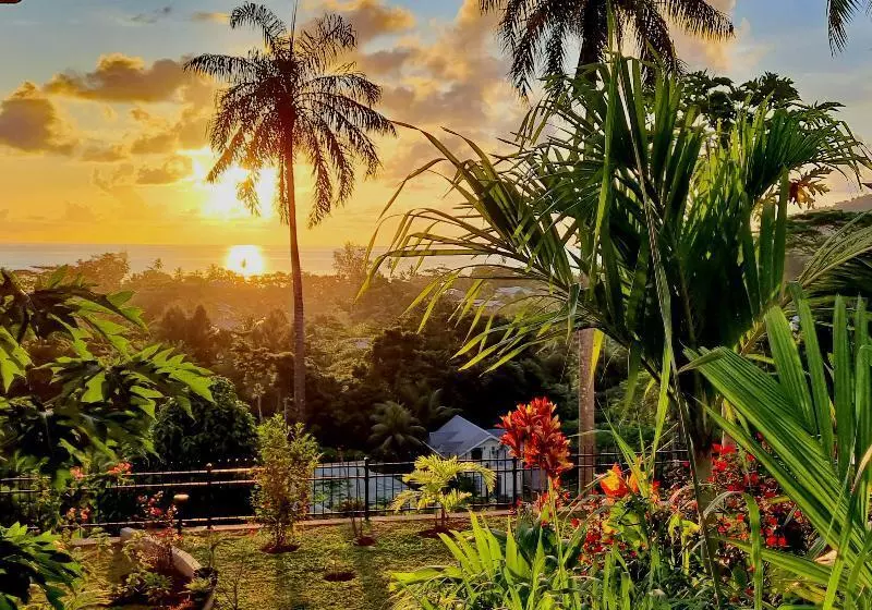 هتل La Trouvaille Holiday Chalets