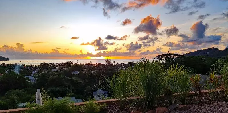 هتل La Trouvaille Holiday Chalets