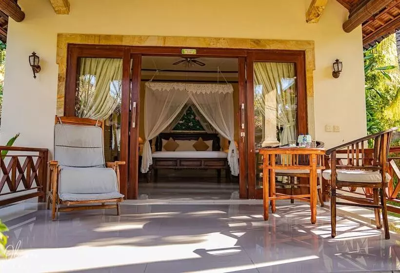 Arya Amed Beach Resort And Dive Center