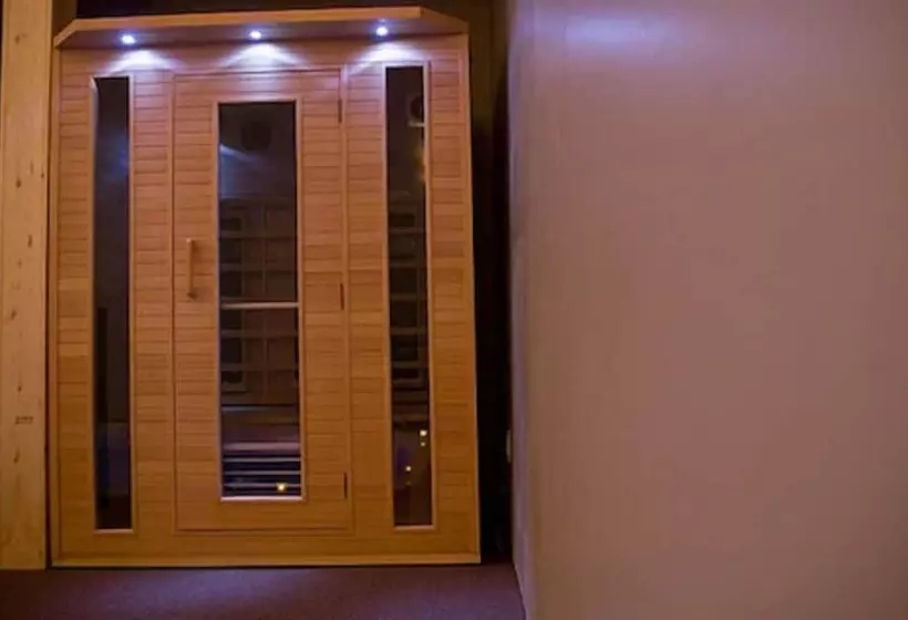 בית מלון כפרי Belamere Suites