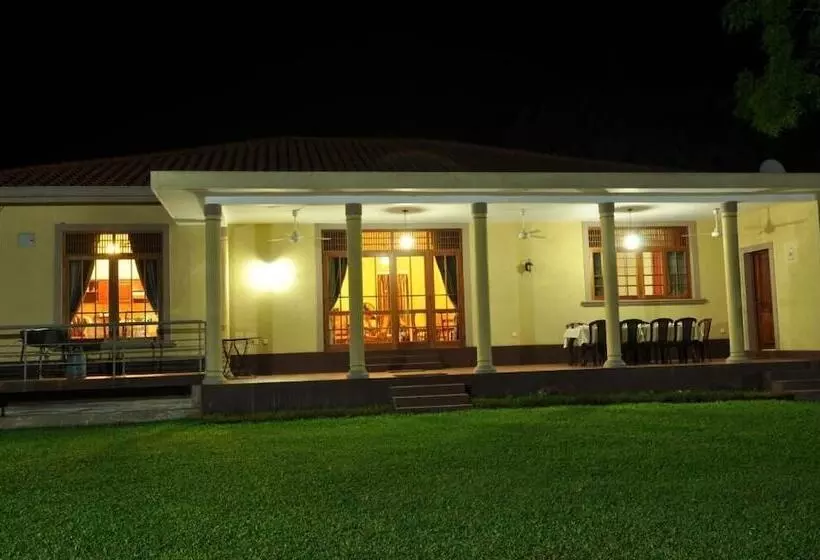 هتل Lake View Bungalow Yala