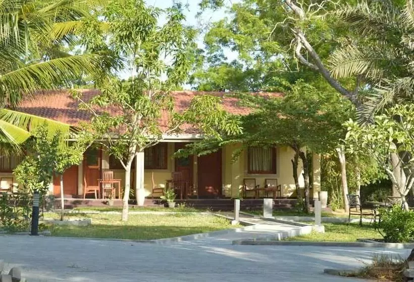 هتل Lake View Bungalow Yala