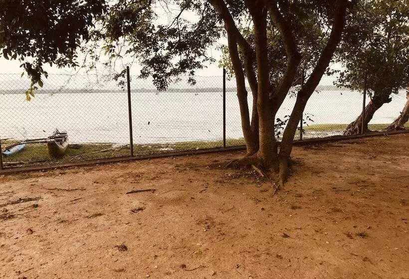 هتل Lake View Bungalow Yala
