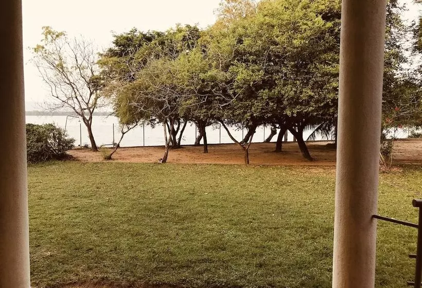 هتل Lake View Bungalow Yala