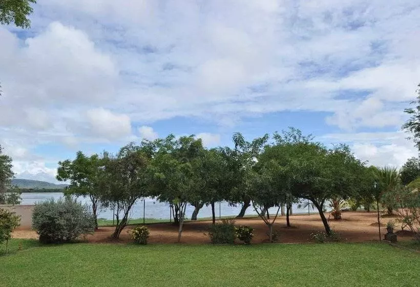 هتل Lake View Bungalow Yala