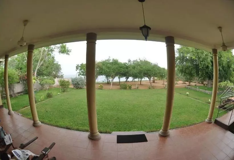 هتل Lake View Bungalow Yala