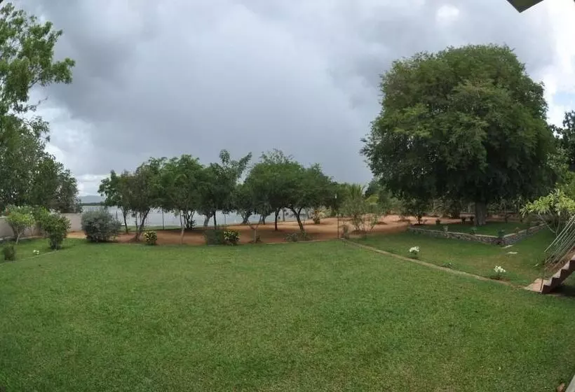 هتل Lake View Bungalow Yala