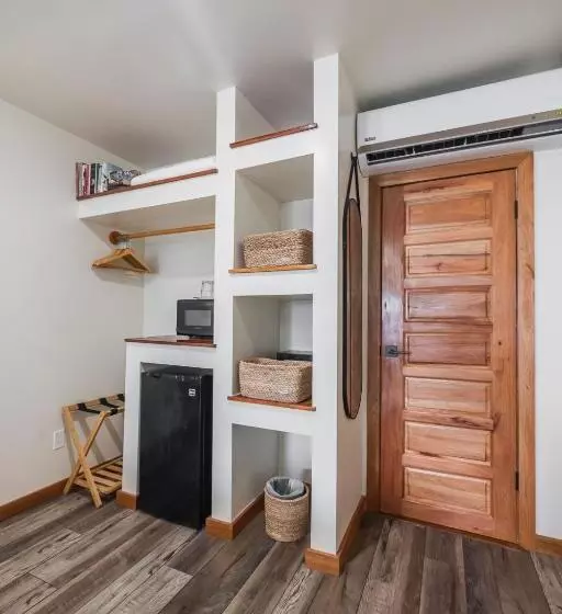 هتل Ocean Tide Beach Resort