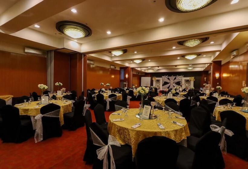 هتل Paseo Premiere