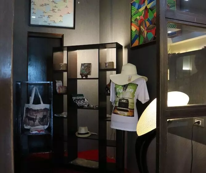 هتل Paseo Premiere