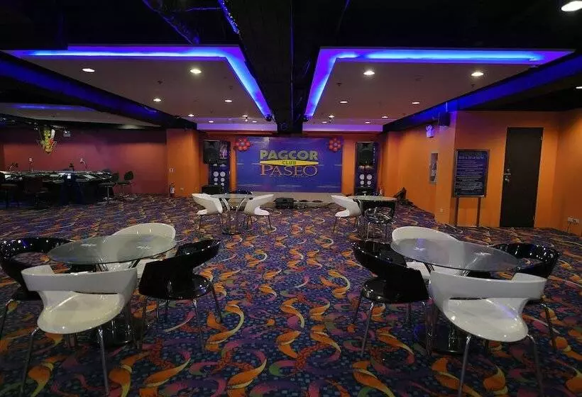 هتل Paseo Premiere