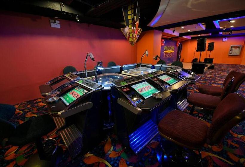 هتل Paseo Premiere