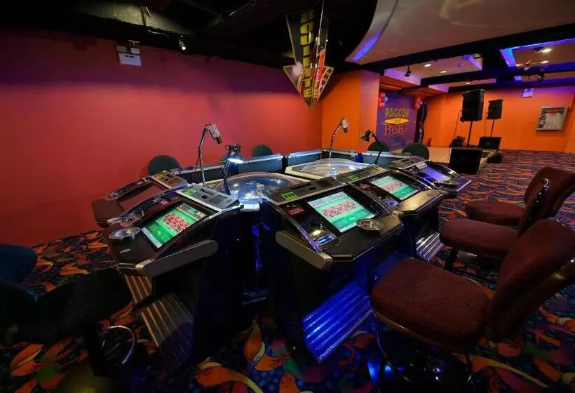 هتل Paseo Premiere