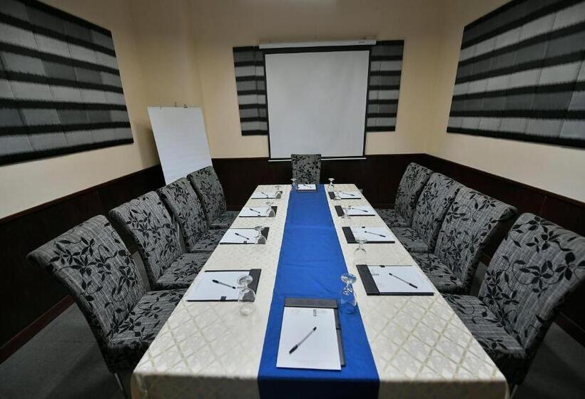 هتل Paseo Premiere