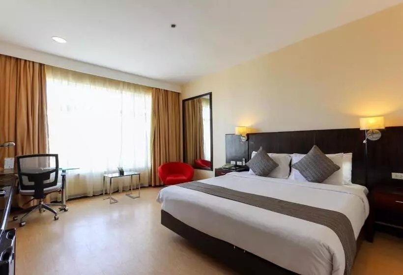 هتل Paseo Premiere