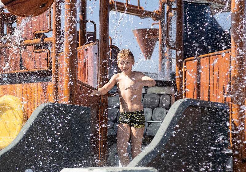 هتل Three Corners Happy Life Beach Resort