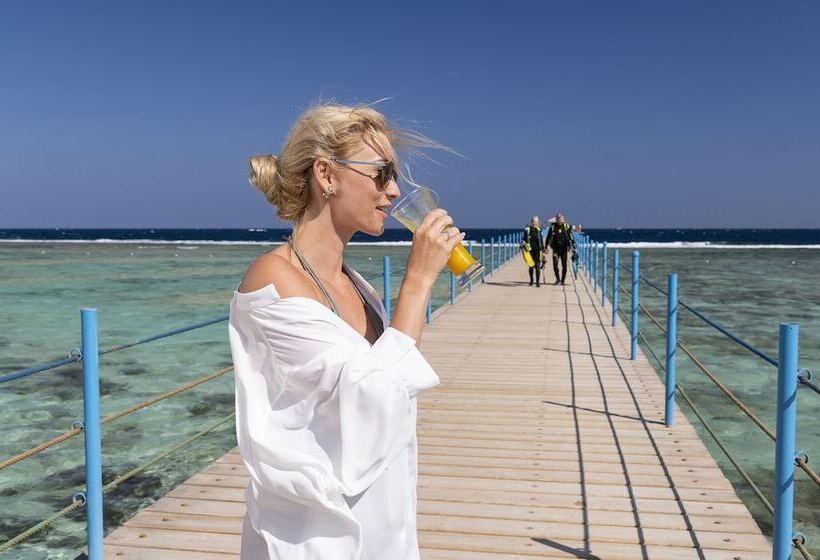 هتل Three Corners Happy Life Beach Resort