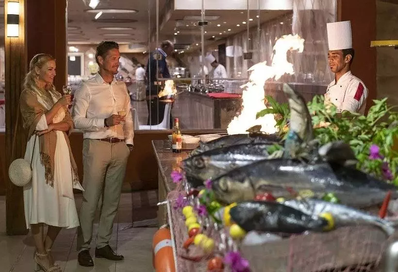 호텔 Three Corners Happy Life Beach Resort