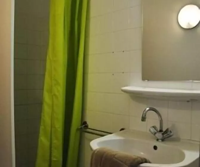 Le Relais De Port D Albret   Hostel