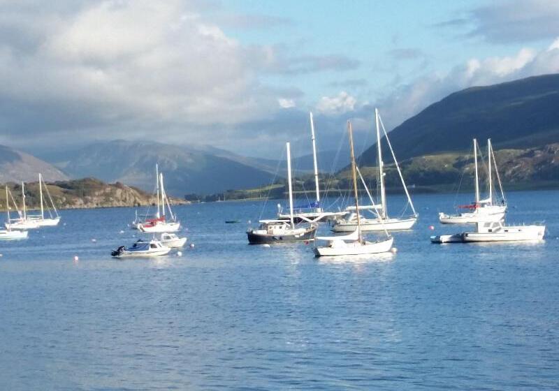 펜션 Creagan Guest House