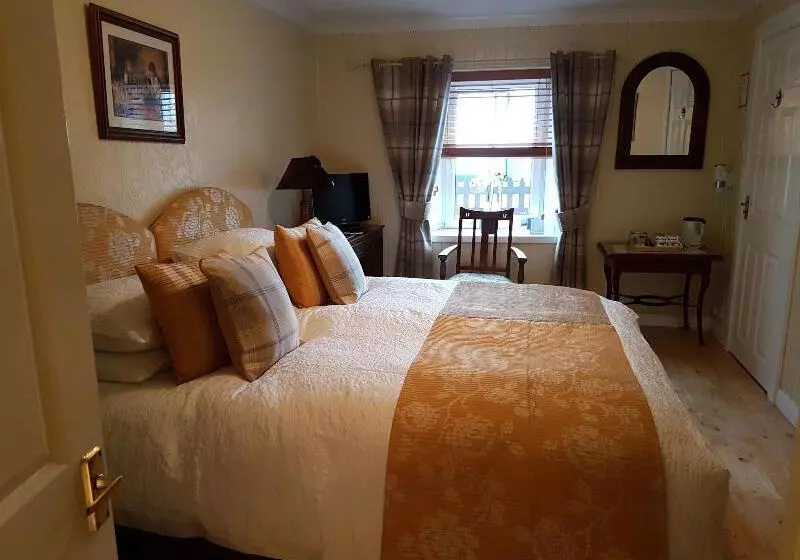 פנסיון Creagan Guest House