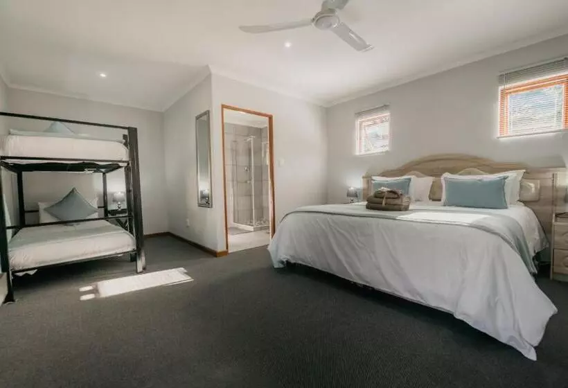 بنسيون The Village Lodge