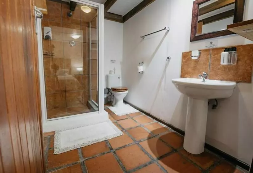 بنسيون The Village Lodge