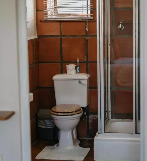 بنسيون The Village Lodge