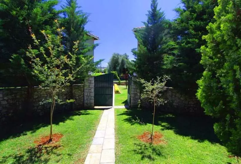 Saint Thomas Village