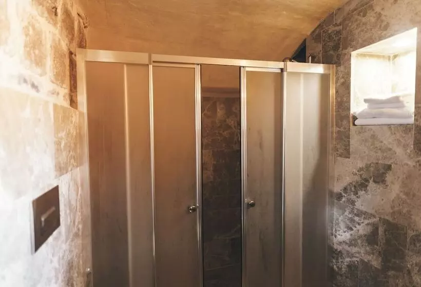 Hotelli Kapalos Cave