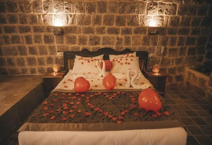 Hotelli Kapalos Cave