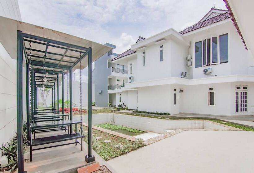 Hotel Capital O 90342 Kemang Garden