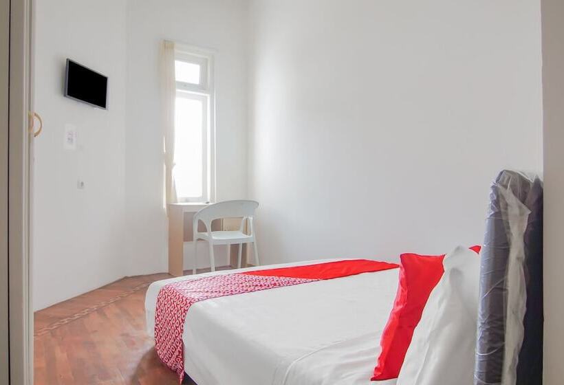 Hotel Capital O 90342 Kemang Garden