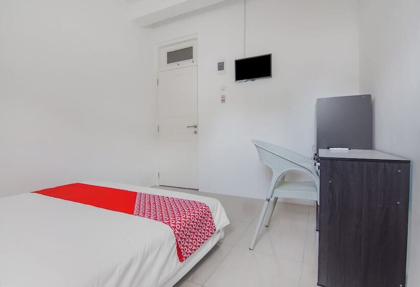 Hotel Capital O 90342 Kemang Garden