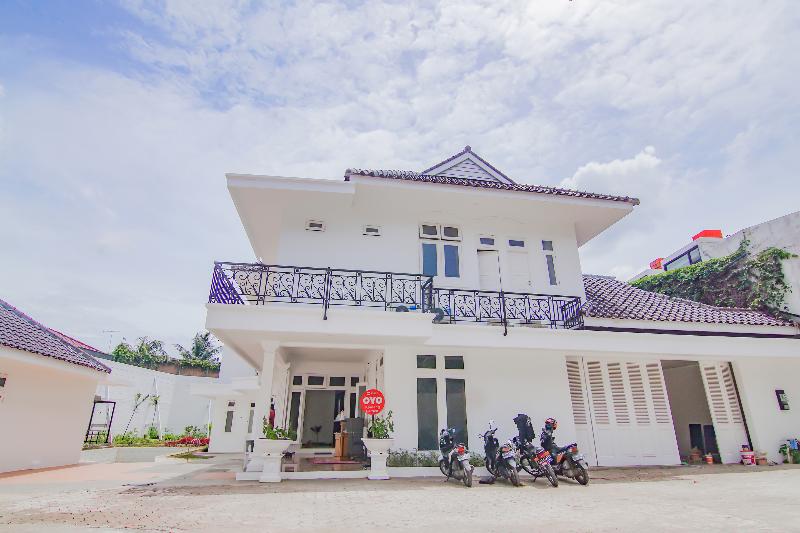 Hotel Capital O 90342 Kemang Garden