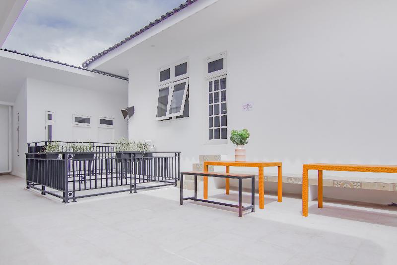 Hotel Capital O 90342 Kemang Garden