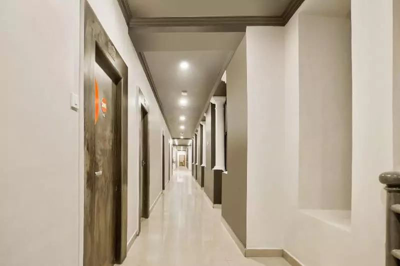هتل Oyo Townhouse 430 Everest
