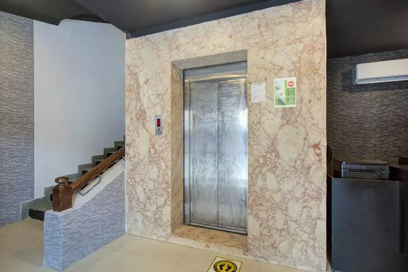 هتل Oyo Townhouse 430 Everest