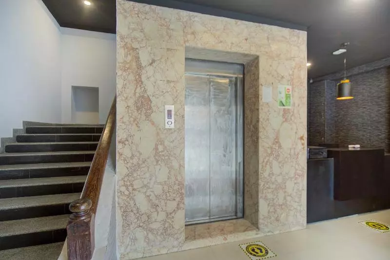 هتل Oyo Townhouse 430 Everest