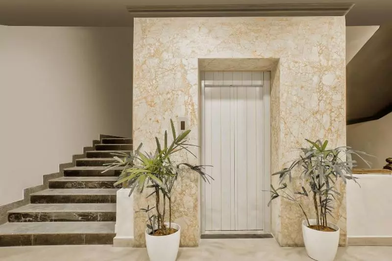 هتل Oyo Townhouse 430 Everest