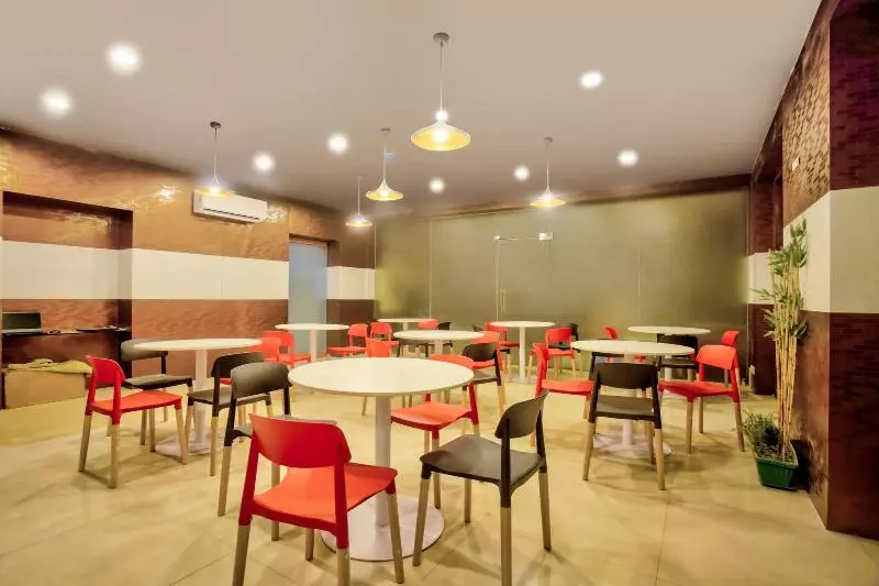 هتل Oyo Townhouse 430 Everest