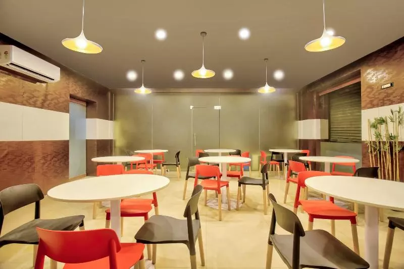 هتل Oyo Townhouse 430 Everest