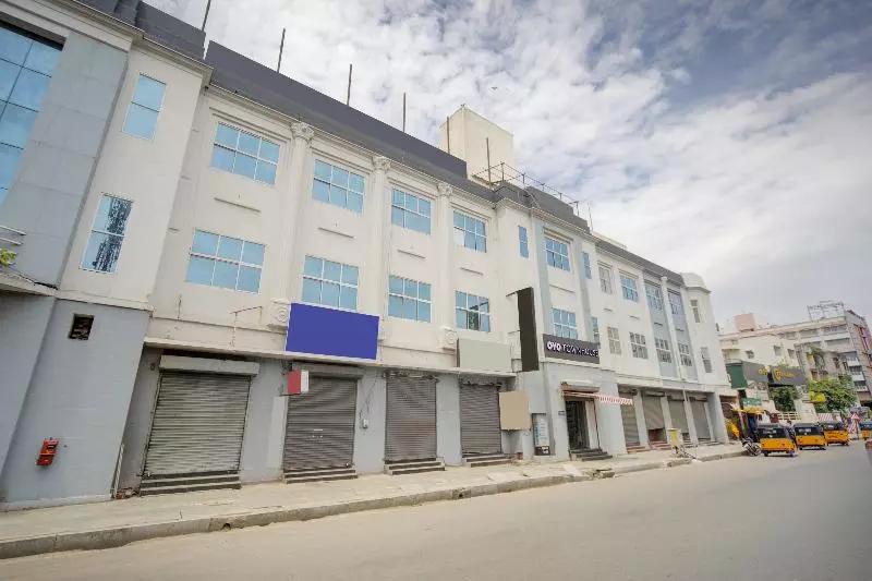 هتل Oyo Townhouse 430 Everest