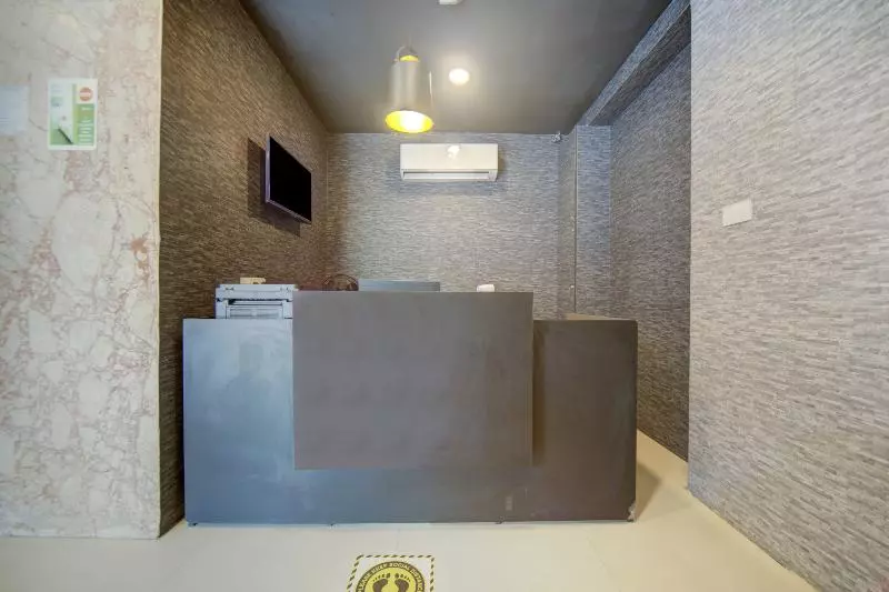 هتل Oyo Townhouse 430 Everest