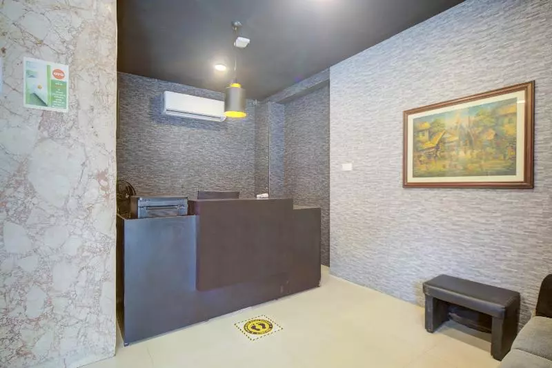 هتل Oyo Townhouse 430 Everest