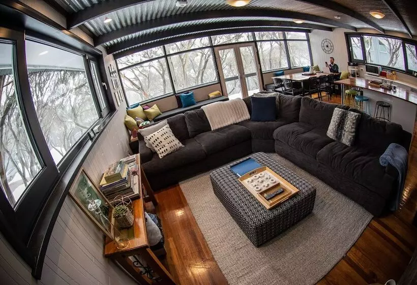 הוסטל Amber Lodge Mt Buller